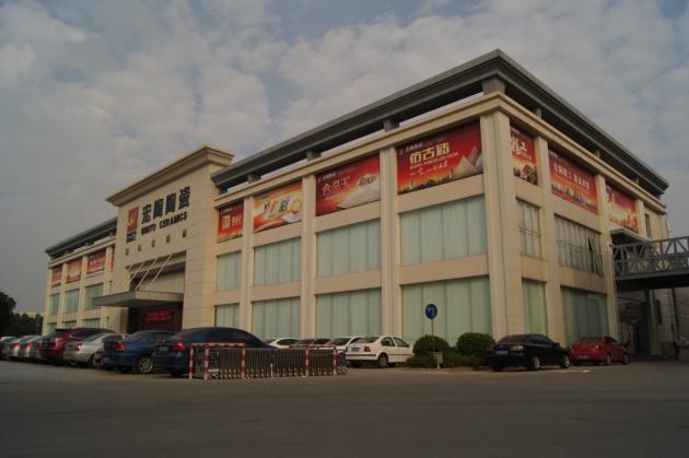 圖1、莊重氣派的營銷中心展館外觀