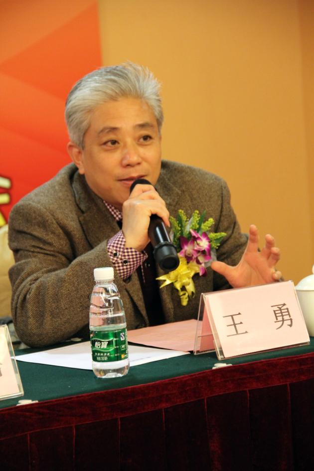 圖6、企業(yè)市場總監(jiān)王勇主持會議