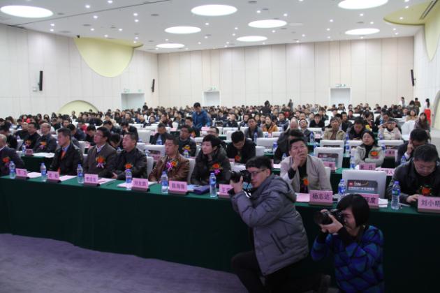 圖8、記者們爭先恐后的抓拍也挺有意思