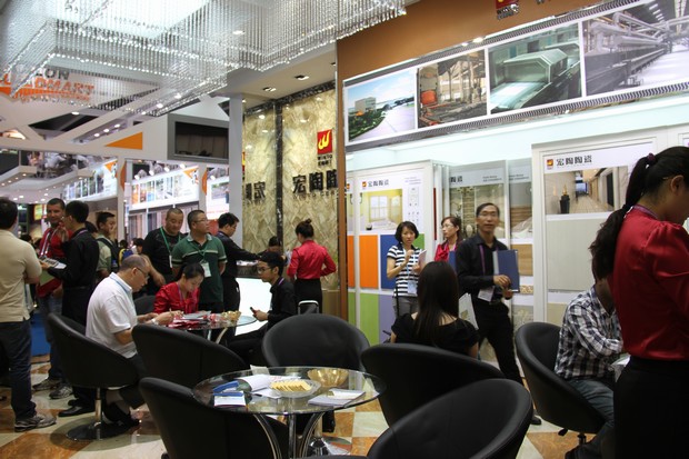 圖3、宏陶創(chuàng)新產品備受海內外客商熱捧